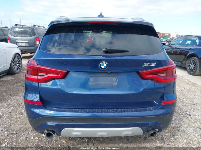 BMW X3 2018 5UXTR9C56JLC81642 Image 16