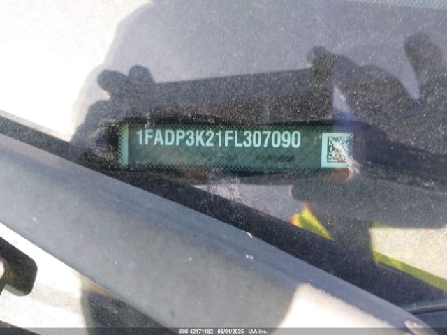 1FADP3K21FL307090 Ford FOCUS SE