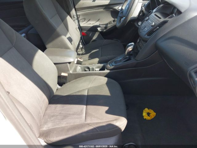 1FADP3K21FL307090 Ford FOCUS SE
