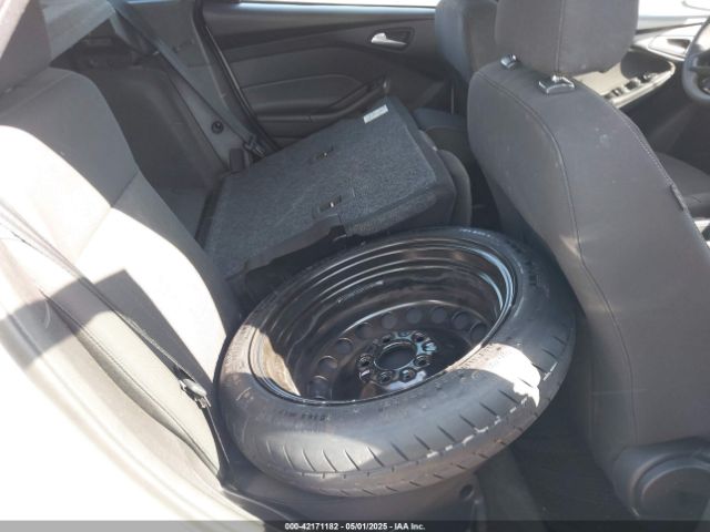 1FADP3K21FL307090 Ford FOCUS SE