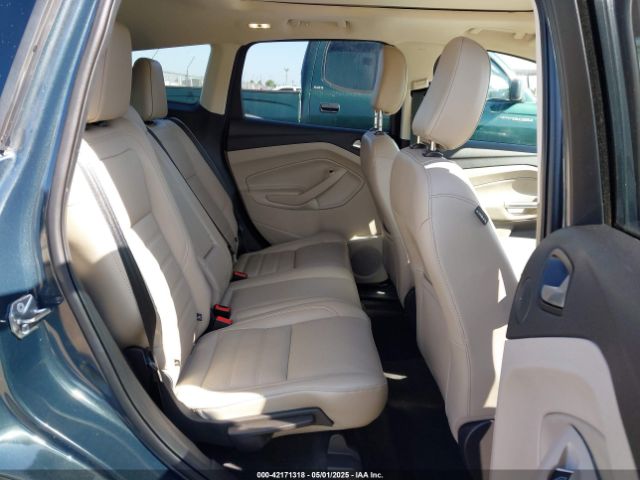1FMCU9J90KUB69249 Ford Escape Titanium