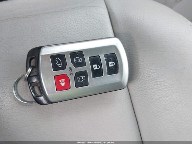 5TDYK3DC6ES488569 Toyota Sienna Xle V6 8 Passenger