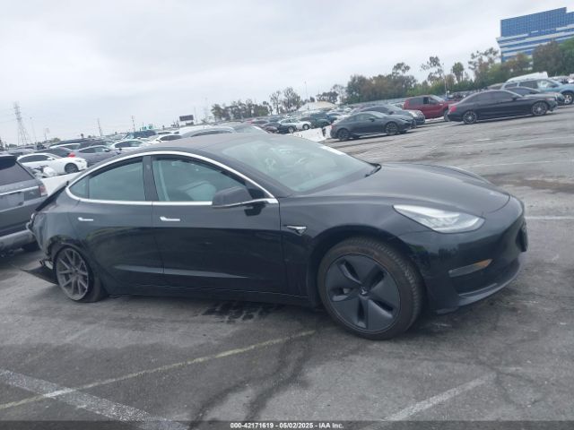 5YJ3E1EB3KF208599 Tesla MODEL 3