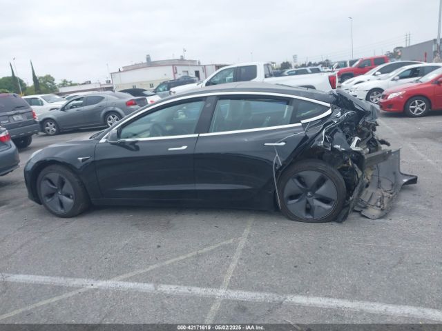 5YJ3E1EB3KF208599 Tesla MODEL 3