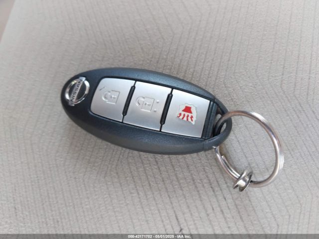 KNMAT2MV2GP692275 Nissan ROGUE SV