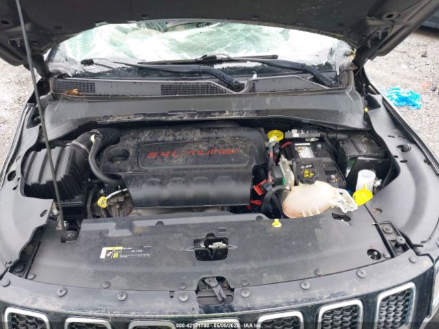 3C4NJDBB8KT713565 Jeep Compass Latitude 4x4