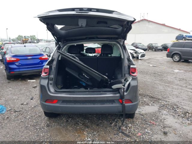 3C4NJDBB8KT713565 Jeep Compass Latitude 4x4
