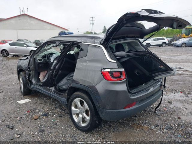 3C4NJDBB8KT713565 Jeep Compass Latitude 4x4