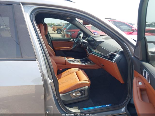 2025 BMW X7 5UX33EM06S9Y33892 Photo 4