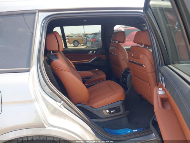 2025 BMW X7 5UX33EM06S9Y33892 Photo 7