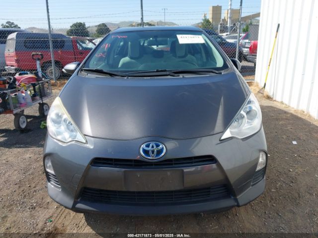 JTDKDTB31E1069948 Toyota Prius C One