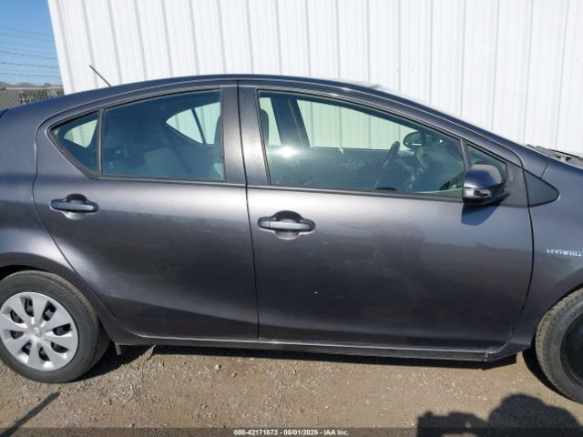 JTDKDTB31E1069948 Toyota Prius C One