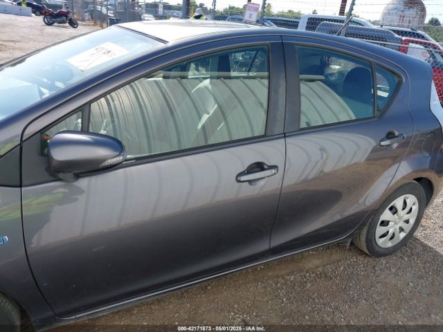 JTDKDTB31E1069948 Toyota Prius C One