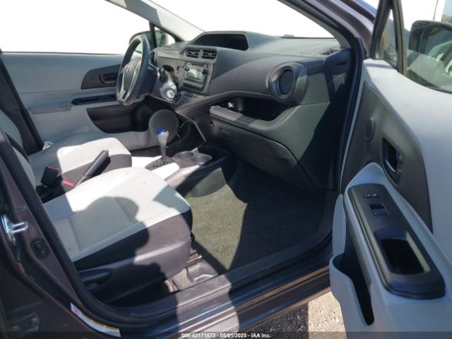 JTDKDTB31E1069948 Toyota Prius C One