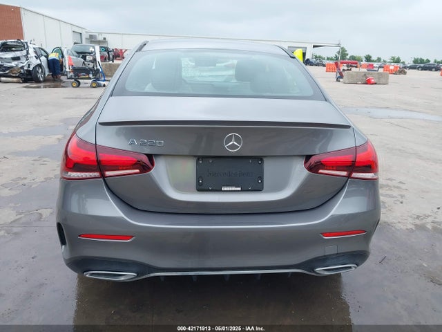 Mercedes-Benz m260 2019 WDD3G4EB5KW018588 Image 16