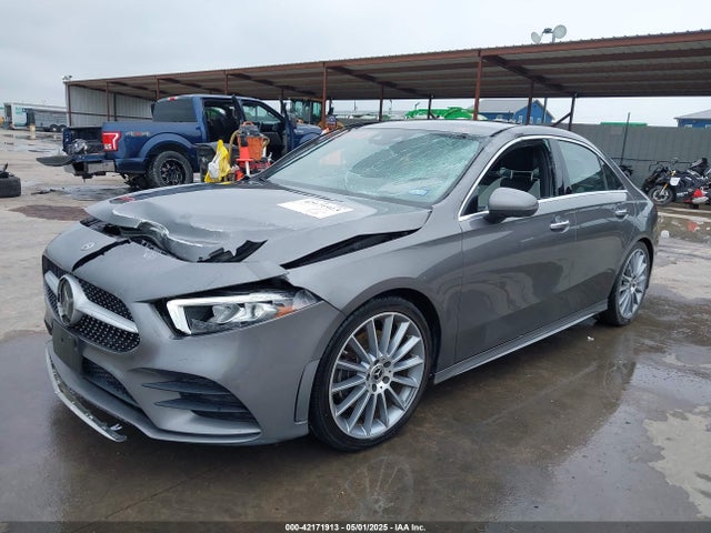 Mercedes-Benz m260 2019 WDD3G4EB5KW018588 Image 2