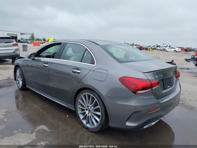 Mercedes-Benz m260 2019 WDD3G4EB5KW018588 Image 3