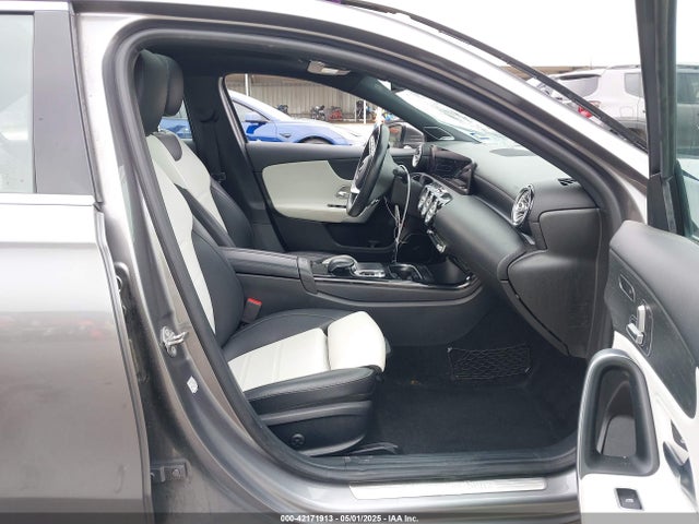 Mercedes-Benz m260 2019 WDD3G4EB5KW018588 Image 5