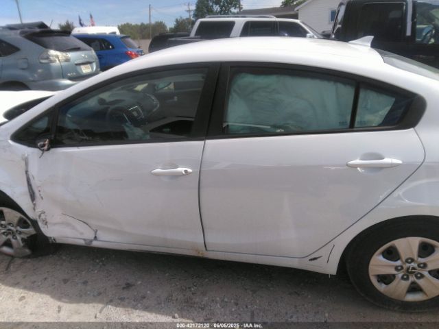 3KPFK4A7XJE235618 KIA FORTE LX