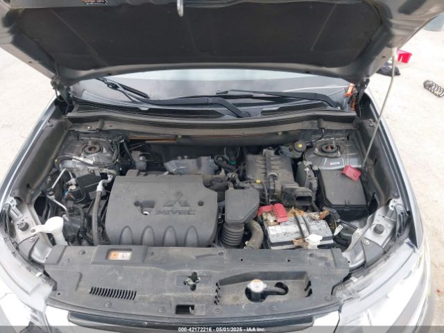 JA4AZ2A32JZ004749 Mitsubishi Outlander Es