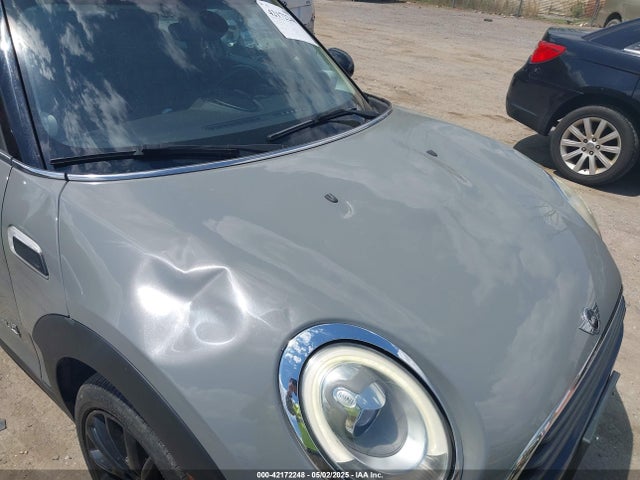 WMWLU1C5XH2F27820 Mini Clubman Cooper