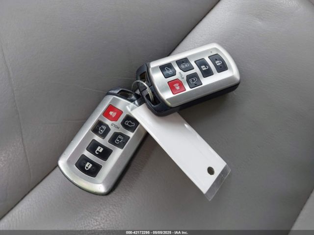 5TDYK3DC6GS724009 Toyota Sienna Xle 8 Passenger