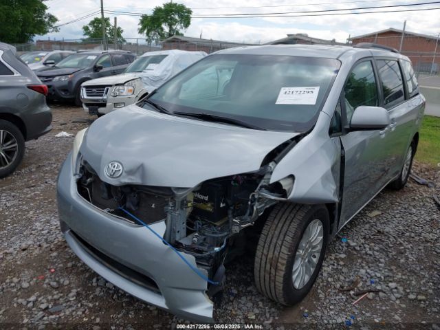 5TDYK3DC6GS724009 Toyota Sienna Xle 8 Passenger