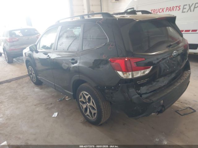2021 SUBARU FORESTER JF2SKAFC0MH586444 Photo 2