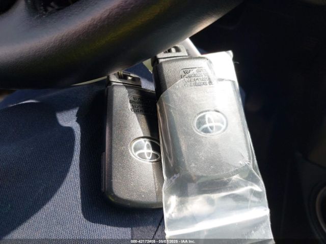JTMWFREV0JJ727278 Toyota Rav4 Xle