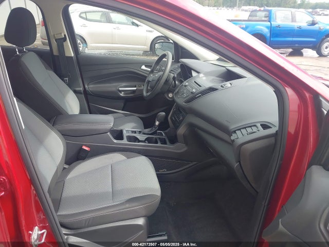 1FMCU0GD5HUA37443 Ford ESCAPE SE