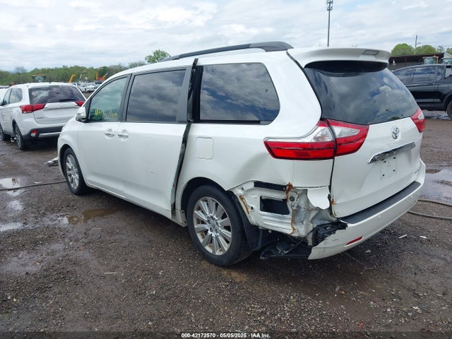 5TDYK3DC3FS529256 Toyota Sienna Limited 7 Passenger