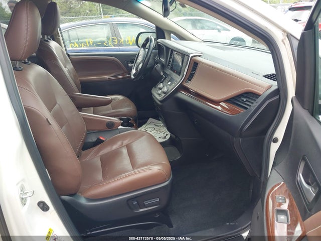 5TDYK3DC3FS529256 Toyota Sienna Limited 7 Passenger