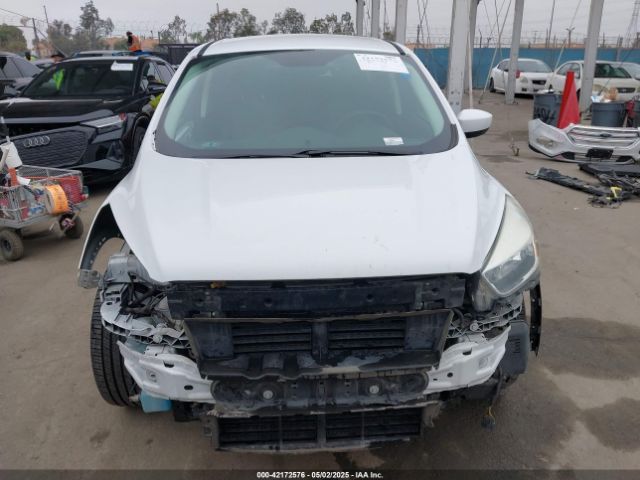 1FMCU0GD6HUC27154 Ford ESCAPE SE
