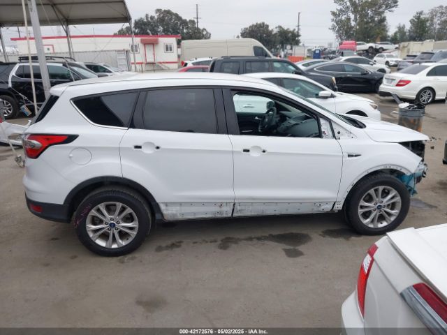 1FMCU0GD6HUC27154 Ford ESCAPE SE