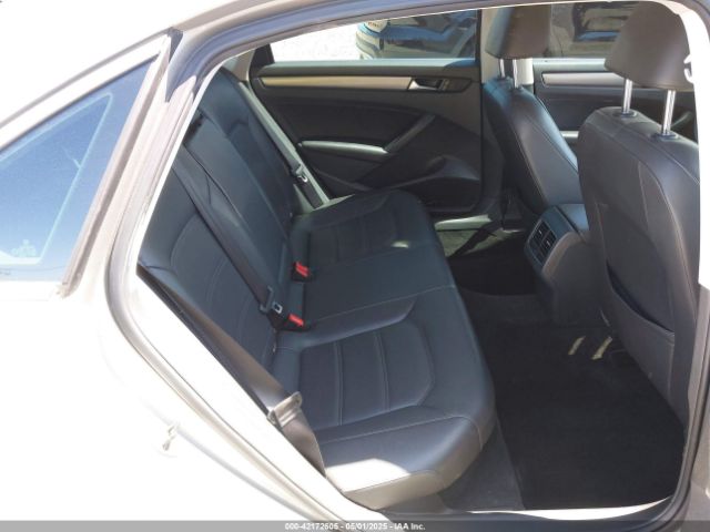 1VWBN7A35EC028438 Volkswagen Passat 2.0l Tdi Se
