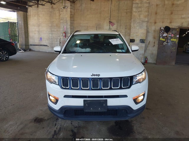 3C4NJDBB1KT813958 Jeep Compass Latitude 4x4
