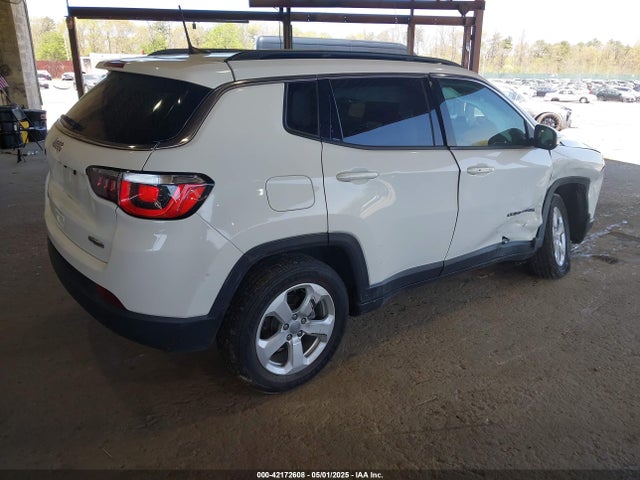 3C4NJDBB1KT813958 Jeep Compass Latitude 4x4