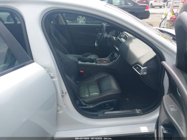 2017 JAGUAR XE SAJAE4BGXHA947058 Photo 4