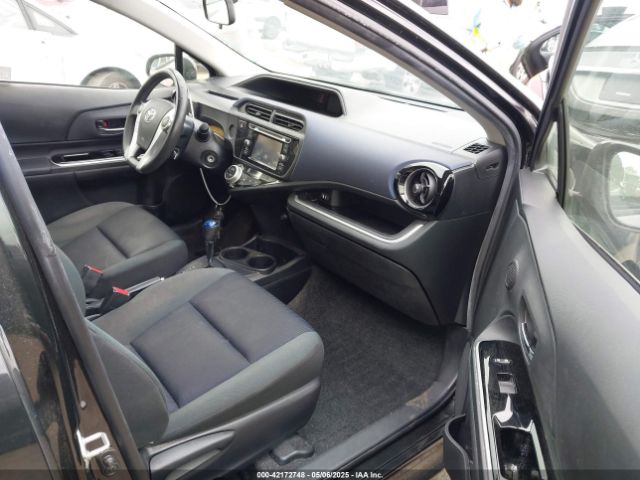 JTDKDTB35G1121651 Toyota Prius C Two