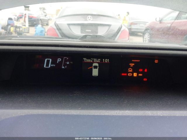JTDKDTB35G1121651 Toyota Prius C Two