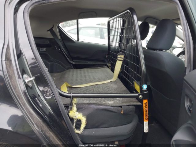 JTDKDTB35G1121651 Toyota Prius C Two