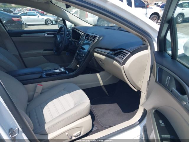 3FA6P0HD0KR269136 Ford FUSION SE