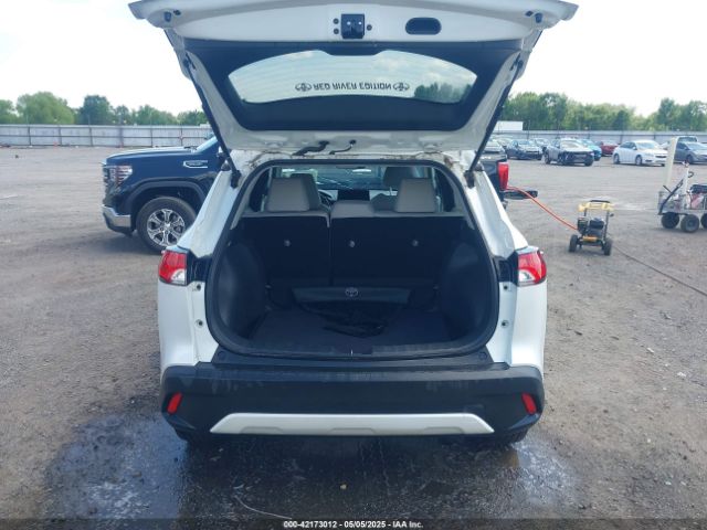 7MUCAAAG5PV061045 Toyota Corolla Cross Le