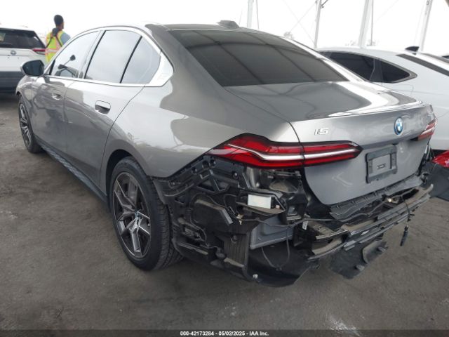 WBY33FK06RCR97424 BMW i5
