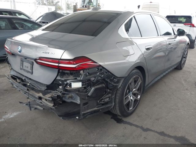 WBY33FK06RCR97424 BMW i5