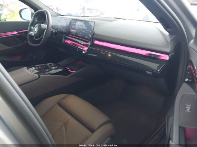 WBY33FK06RCR97424 BMW i5