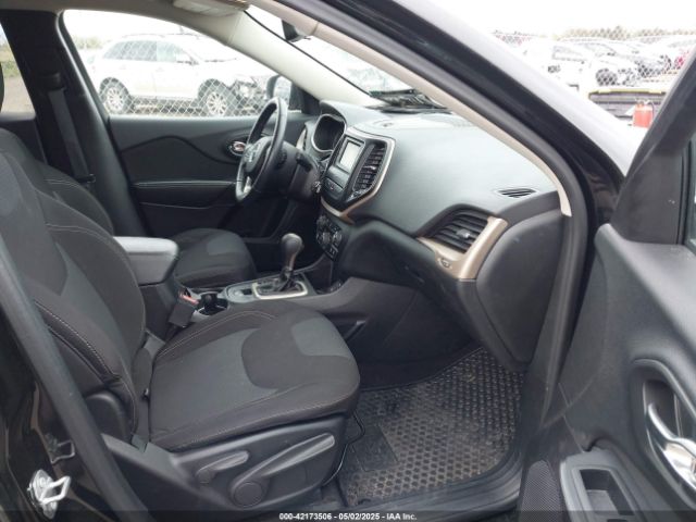 1C4PJLCB0HW514580 Jeep Cherokee Latitude Fwd