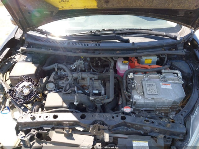 JTDKDTB30G1121721 Toyota Prius C Persona Series