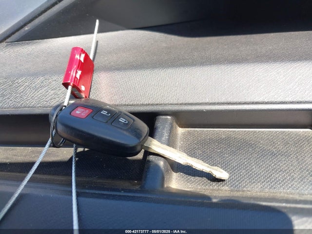 JTDKDTB30G1121721 Toyota Prius C Persona Series