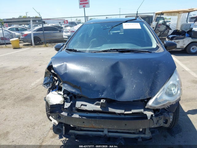 JTDKDTB30G1121721 Toyota Prius C Persona Series
